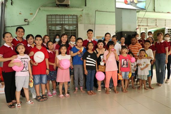 ghe-mai-am-thien-duyen-dem-yeu-thuong-cho-nhung-manh-doi-bat-hanh (6)